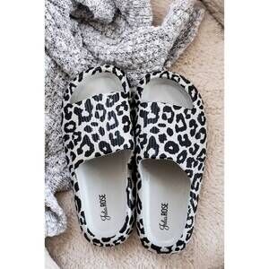 NEW JULIA ROSE women's insanely comfy beach casual slides in gray leopard
